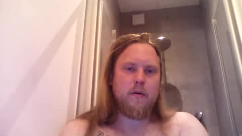 Snapshot of thenewdude1992 chatting on 15, 5, 2026 thenewdude1992 online show from 15, 5, 2026