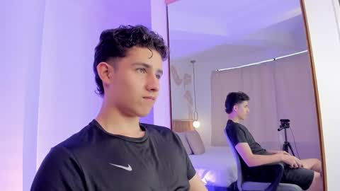 Snapshot of theohawke_ chatting on 14, 12, 2024 THEO- MATEO online show from 14, 12, 2024