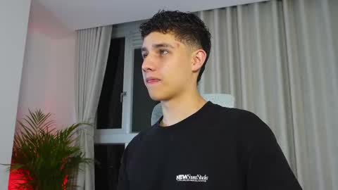 Snapshot of theohawke_ chatting on 22, 2, 2025 THEO- MATEO online show from 22, 2, 2025