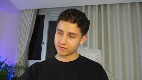 Snapshot of theohawke_ chatting on 7, 3, 2025 THEO- MATEO online show from 7, 3, 2025