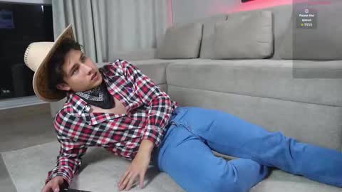 Snapshot of theohawke_ chatting on 25, 11, 2025 THEO- MATEO online show from 25, 11, 2025