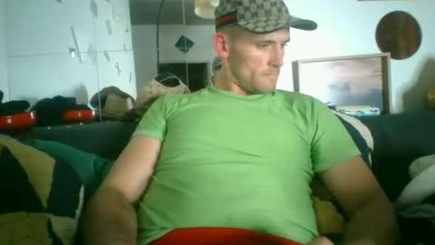 Snapshot of theoutfitter chatting on 30, 9, 2025 MISTERPOWERS online show from 30, 9, 2025