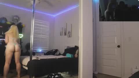 Snapshot of thepluglove chatting on 16, 11, 2025 The Plug Love Friends online show from 16, 11, 2025