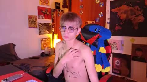 Matt independent model  online show from 29, 4, 2026