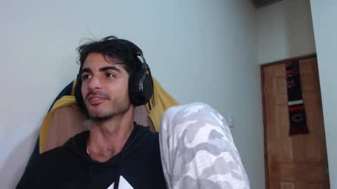 Snapshot of therazhanen chatting on 23, 4, 2026 Santiago Enrique online show from 23, 4, 2026