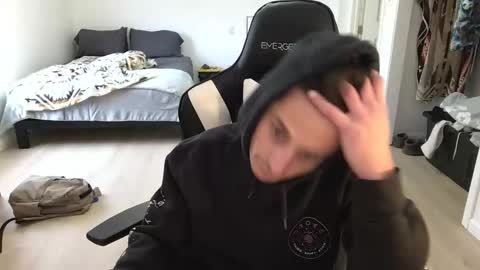 Snapshot of therealdylansdick chatting on 14, 12, 2025 therealdylansdick online show from 14, 12, 2025