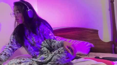 Snapshot of thesilkybaby chatting on 27, 11, 2025 silky baby online show from 27, 11, 2025