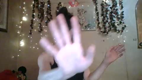Snapshot of thesillymillie chatting on 7, 6, 2026 sillymillie0 online show from 7, 6, 2026