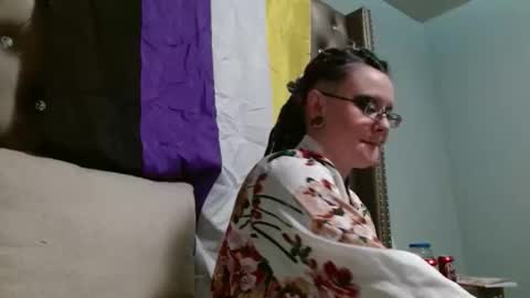 Snapshot of thesirenscall chatting on 4, 12, 2025 Siren of the Fae online show from 4, 12, 2025