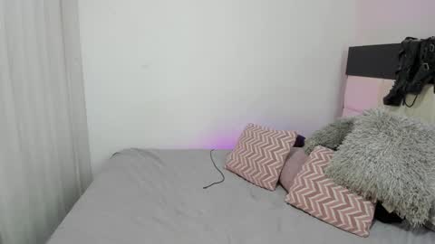 Camila online show from 1, 2, 2025