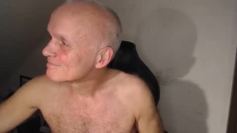 Snapshot of thestrip01 chatting on 3, 12, 2025 NudeDJ online show from 3, 12, 2025