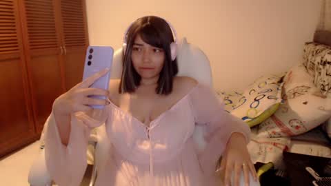 Snapshot of thetalkingbutt chatting on 2, 12, 2024 Mai online show from 2, 12, 2024