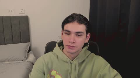 Snapshot of thiaan__ chatting on 23, 12, 2024 thiaan__ online show from 23, 12, 2024