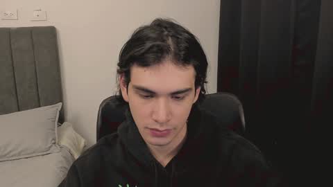 Snapshot of thiaan__ chatting on 7, 1, 2025 thiaan__ online show from 7, 1, 2025