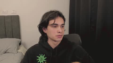 Snapshot of thiaan__ chatting on 10, 1, 2025 thiaan__ online show from 10, 1, 2025