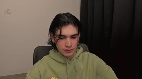 Snapshot of thiaan__ chatting on 1, 2, 2025 thiaan__ online show from 1, 2, 2025