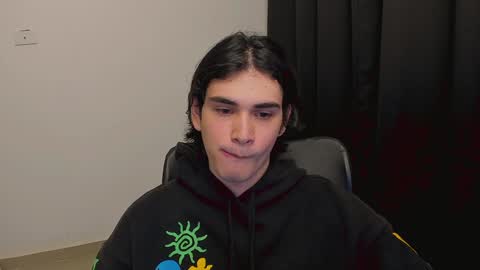 Snapshot of thiaan__ chatting on 2, 2, 2025 thiaan__ online show from 2, 2, 2025