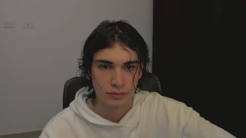 Snapshot of thiaan__ chatting on 5, 3, 2025 thiaan__ online show from 5, 3, 2025