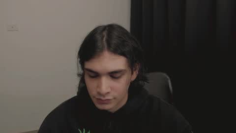 Snapshot of thiaan__ chatting on 8, 3, 2025 thiaan__ online show from 8, 3, 2025