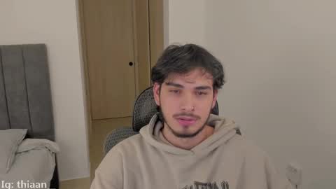 Snapshot of thiaan__ chatting on 18, 9, 2025 thiaan__ online show from 18, 9, 2025