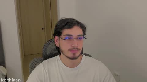 Snapshot of thiaan__ chatting on 19, 9, 2025 thiaan__ online show from 19, 9, 2025