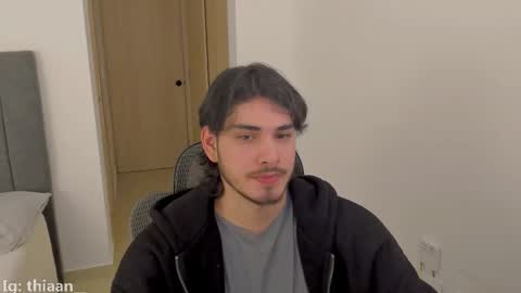 Snapshot of thiaan__ chatting on 19, 10, 2025 thiaan__ online show from 19, 10, 2025