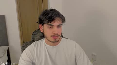 Snapshot of thiaan__ chatting on 23, 10, 2025 thiaan__ online show from 23, 10, 2025