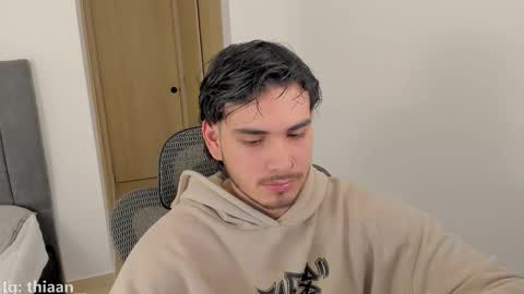 Snapshot of thiaan__ chatting on 4, 11, 2025 thiaan__ online show from 4, 11, 2025