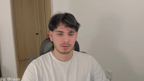 Snapshot of thiaan__ chatting on 18, 11, 2025 thiaan__ online show from 18, 11, 2025