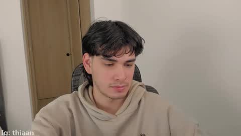 Snapshot of thiaan__ chatting on 28, 11, 2025 thiaan__ online show from 28, 11, 2025