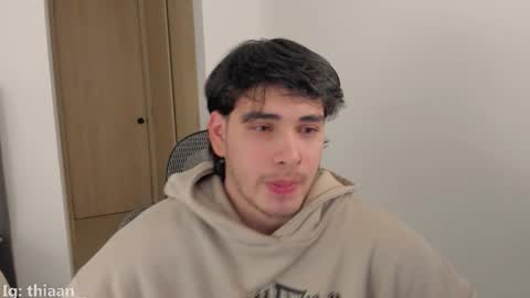 Snapshot of thiaan__ chatting on 4, 12, 2025 thiaan__ online show from 4, 12, 2025