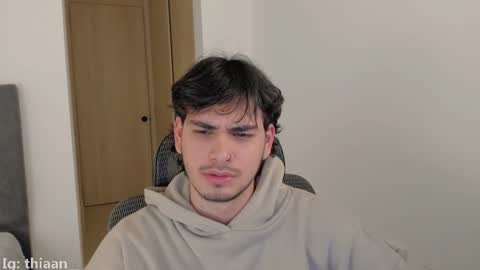 Snapshot of thiaan__ chatting on 19, 12, 2025 thiaan__ online show from 19, 12, 2025