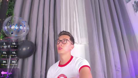 Snapshot of thiago_jones chatting on 2, 12, 2025 SanThiago online show from 2, 12, 2025