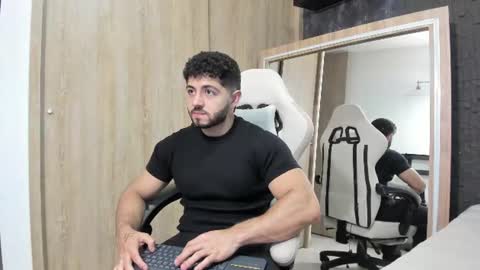Snapshot of thiago_moretti chatting on 18, 7, 2026 THIAGO online show from 18, 7, 2026
