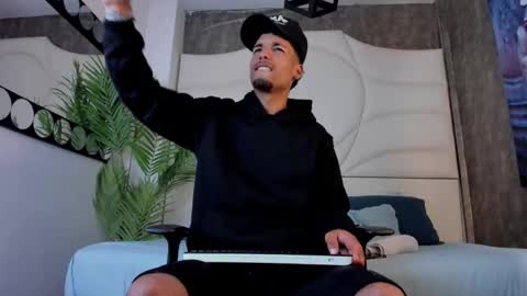 ThiagoFerreti online show from 27, 10, 2025