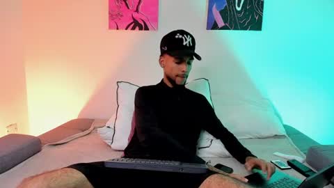 ThiagoFerreti online show from 5, 8, 2026