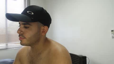 Snapshot of thiagohot_xx chatting on 6, 11, 2025 Thiago online show from 6, 11, 2025