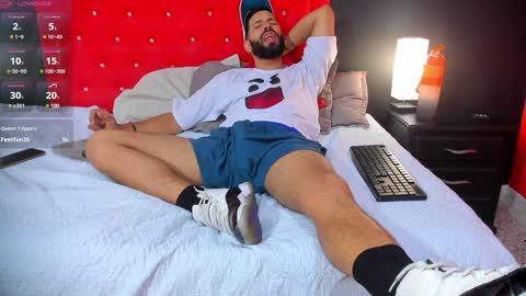 Thia Gomez online show from 4, 1, 2025