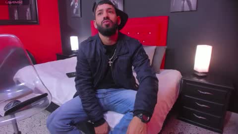 Thia Gomez online show from 5, 12, 2025