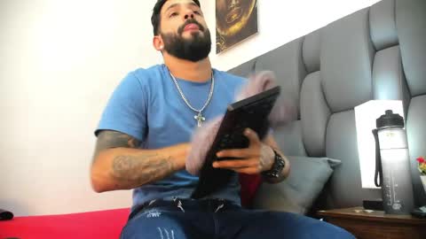 Thia Gomez online show from 7, 4, 2026