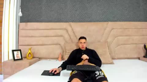 Snapshot of thiagos19 chatting on 22, 6, 2026 Thiago online show from 22, 6, 2026