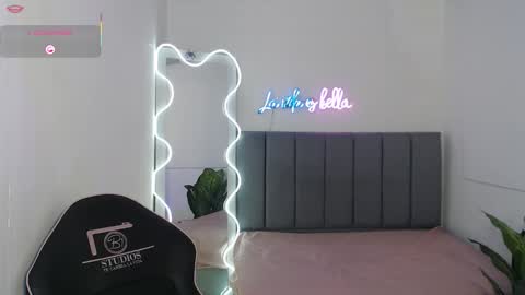 Snapshot of thiana_tay chatting on 12, 10, 2025 thiana online show from 12, 10, 2025