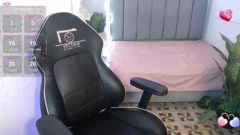 Snapshot of thiana_tay chatting on 13, 10, 2025 thiana online show from 13, 10, 2025