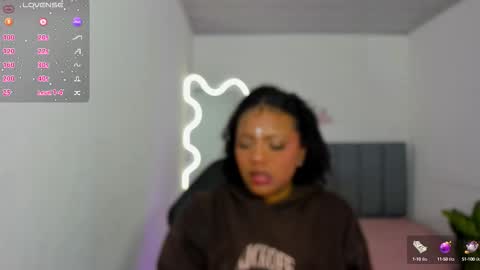 Snapshot of thiana_tay chatting on 23, 10, 2025 thiana online show from 23, 10, 2025