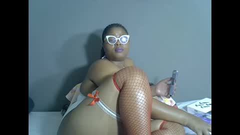 Snapshot of thickjuicyp04 chatting on 6, 10, 2025 thickjuicyp04 online show from 6, 10, 2025