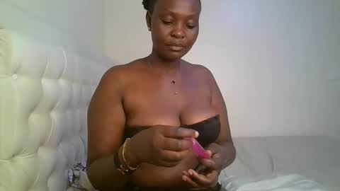 Snapshot of thicky_rue chatting on 13, 12, 2025 Rue online show from 13, 12, 2025