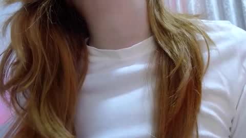 Snapshot of thin33 chatting on 21, 12, 2025 sara online show from 21, 12, 2025