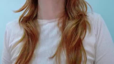 Snapshot of thin33 chatting on 23, 12, 2025 sara online show from 23, 12, 2025