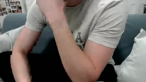 Snapshot of thinboy2 chatting on 4, 12, 2025 Thinboy2 online show from 4, 12, 2025