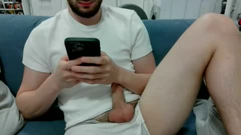 Snapshot of thinboy2 chatting on 15, 12, 2025 Thinboy2 online show from 15, 12, 2025